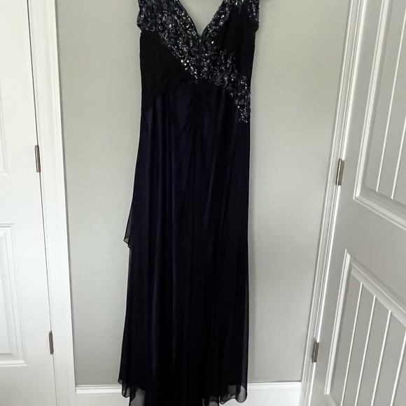 MONTAGE Mon Cheri * Sequin Gown* Navy Blue * Size 14 *NEVER ALTERED* - Picture 5 of 6